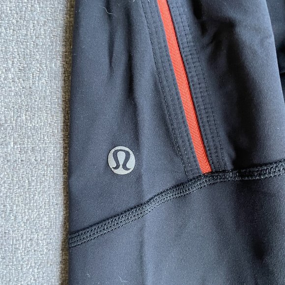 LULULEMON Run: Excel Crop in Deep Coal | Size 6 - Picture 7 of 15
